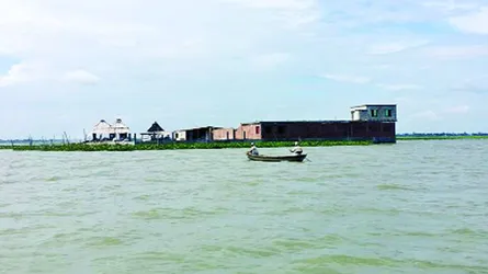 বিলীন হয়ে যাচ্ছে মেঘনা পাড়ের বাড়িঘর ফসলি জমি