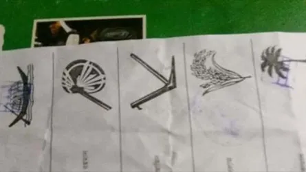 ব্যালট ছিনিয়ে নিয়ে নৌকায় সীল মারার অভিযোগ