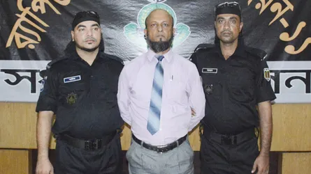 মাদ্রাসা শিক্ষকের পেটে ২৪শ’ ইয়াবা