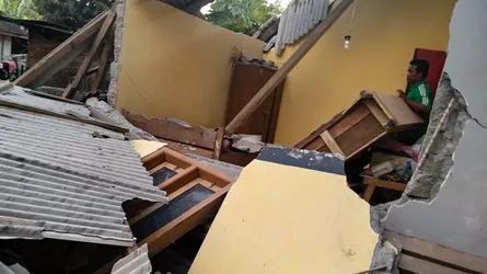 ইন্দোনেশিয়ায় শক্তিশালী ভূমিকম্প : নিহত ১০