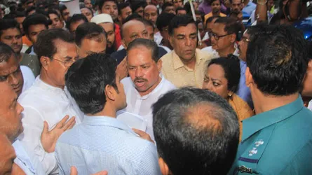 ধরপাকড় ভয়ভীতি আতঙ্ক তিন সিটিতে