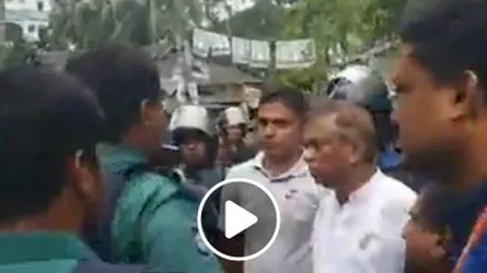 আরিফুলের ফেসবুক লাইভে একটি ভোট কেন্দ্রের বাইরের চিত্র