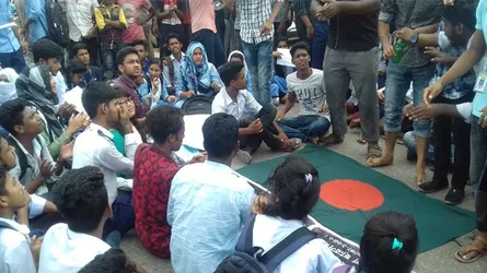 ২ শিক্ষার্থী নিহতের ঘটনায় মাগুরায় বিক্ষোভ