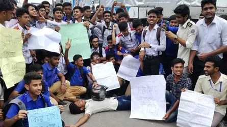 যশোরের শিক্ষার্থীরাও রাজপথে
