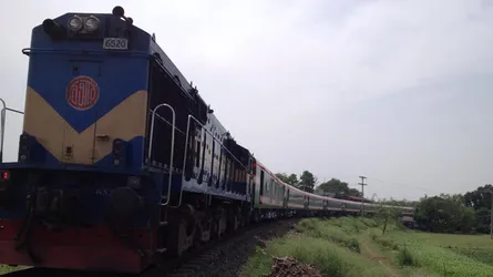 আতঙ্কে উদয়ন ট্রেনের যাত্রীরা