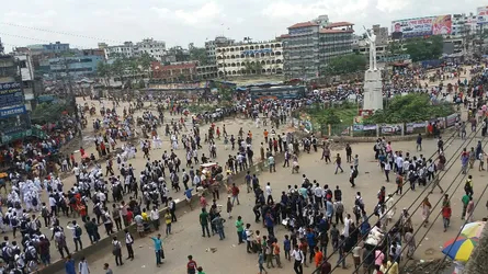 গাজীপুরে শিক্ষার্থীদের বিক্ষোভ
