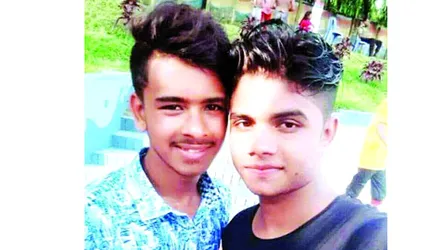 সিংগাইরে সড়কে ঝরে গেল দুই শিক্ষার্থীর প্রাণ