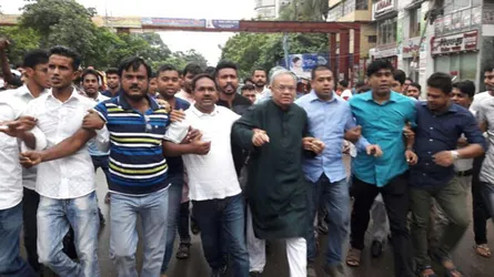 খালেদা জিয়ার মুক্তি দাবিতে ধানমন্ডিতে রিজভীর নেতৃত্বে মিছিল