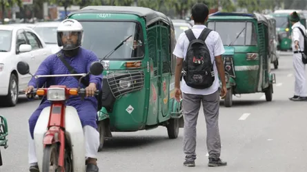 আজো রাজপথে শিক্ষার্থীরা