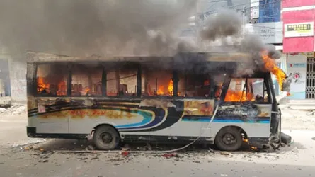 আন্দোলনের মাঝেই মগবাজারে বাস চাপায় যুবক নিহত