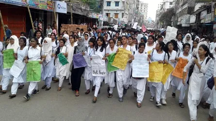 ফরিদপুরেও রাজপথে নেমে এলো শিক্ষার্থীরা