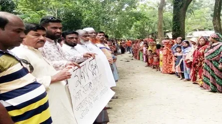 ফেনসিডিল দিয়ে মাদরাসা শিক্ষককে ফাঁসানোর অভিযোগ