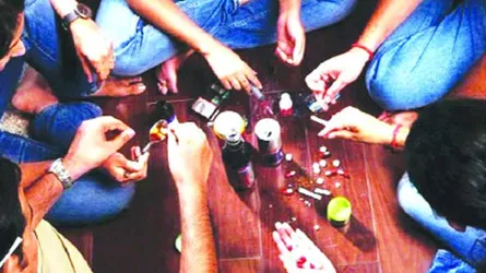 পরিবহন শ্রমিকদের জন্য অবাধ ‘নেশা’