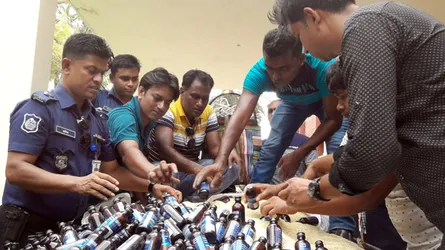 চালের বস্তায় ফেনসিডিল, আটক ১