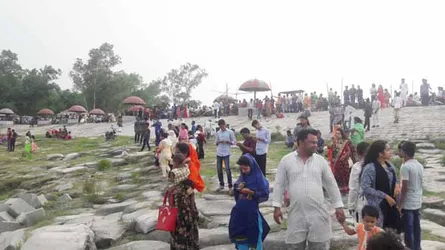 কাজিপুরে যমুনার পাড়ে মিলছে সৈকতের প্রশান্তি