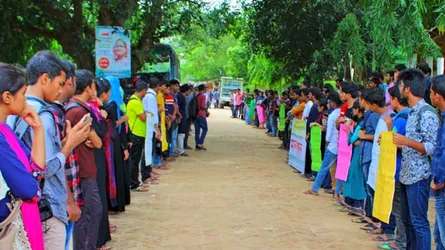 সাংবাদিককের উপর হামলার প্রতিবাদে কুবিতে মানববন্ধন