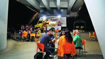 হাতিরঝিলে নকশাবহির্ভূত স্থায়ী-অস্থায়ী খাবারের দোকান