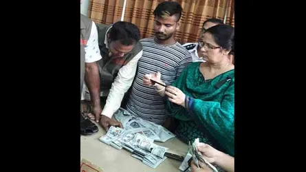 বেনাপোল মার্কিন ডলারসহ ভারতীয় নাগরিক আটক