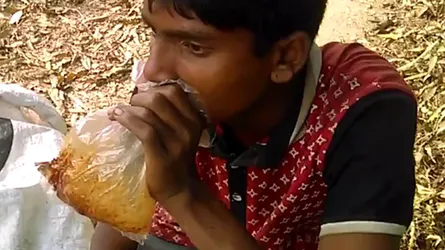 বাষ্পে আসক্তি : নেশার নাম যখন ড্যান্ডি