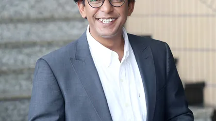 কলকাতার দাদা বাবু চঞ্চল
