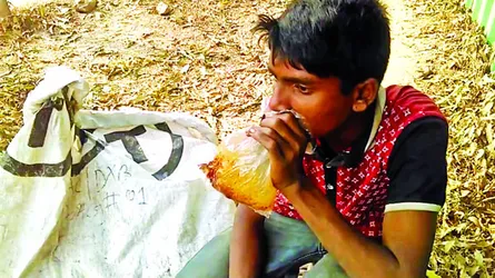 বাষ্পে আসক্তি : নেশার নাম যখন ড্যান্ডি