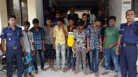 তালতলীতে জেলেদের হাতে ৯ জলদস্যু আটক