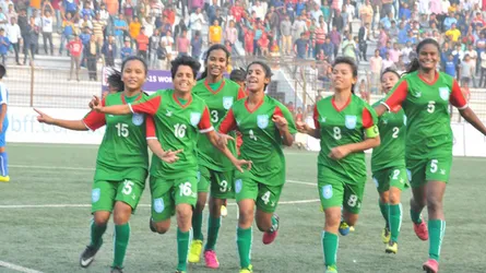 পাকিস্তানের জালে বাংলাদেশের গোলের বন্যা