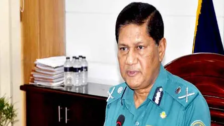 ইশারায় ট্রাফিক নিয়ন্ত্রণ করা দুরূহ : ডিএমপি কমিশনার