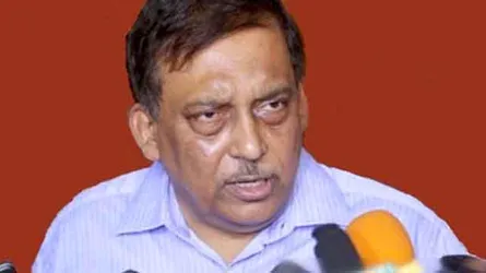 স্বরাষ্ট্রমন্ত্রীর গাড়িতে বাসের ধাক্কা, অতঃপর..
