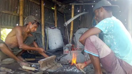 টুং টাং শব্দে মুখর কামার পল্লী