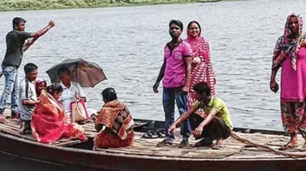 প্রশাসনের নজরদারির কারণে নৌকায় বাল্যবিয়ে