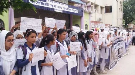 রংপুরে বাস চাপায় ছাত্রের মৃত্যু : বিক্ষুব্ধ শিক্ষার্থীদের সামলাতে স্কুল ছুটি ঘোষণা