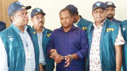 ঘুষের টাকাসহ দুদকের ফাঁদে এলজিইডির প্রকৌশলী