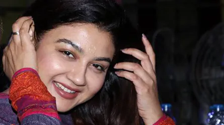 জয়া হয়ে গেলেন মিস.সেন