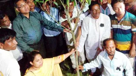 তালায় কপোতাক্ষের দু’ধারে ফলদ বৃক্ষের চারা রোপণের উদ্বোধন