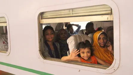 স্বস্তিদায়ক ঈদযাত্রার বাণী শোনালেন কাদের