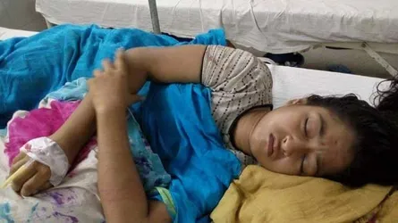 প্রেমে রাজি না হওয়ায় স্কুলছাত্রীকে ছুরিকাঘাত