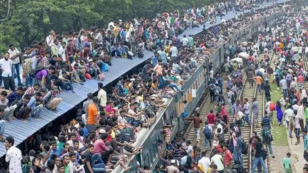 ঈদে ঘরমুখো মানুষের পদে পদে ভোগান্তি