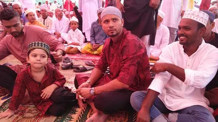 নড়াইলে ঈদের নামাজ আদায় করলেন মাশরাফি