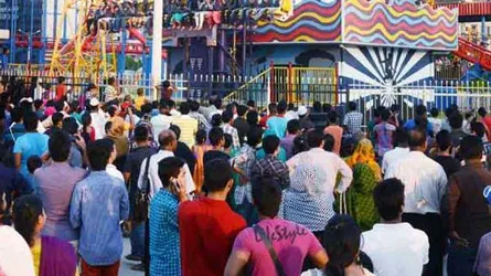 উপচে পড়া ভিড় বিনোদন কেন্দ্রগুলোতে