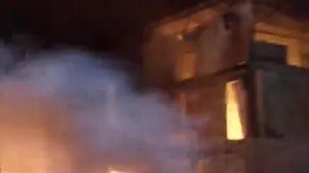 লালবাগে প্লাস্টিকের গুদামে আগুন
