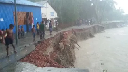চরভদ্রাসন-ফরিদপুর ভায়া এমপিডাঙ্গী সড়ক পদ্মাগর্ভে