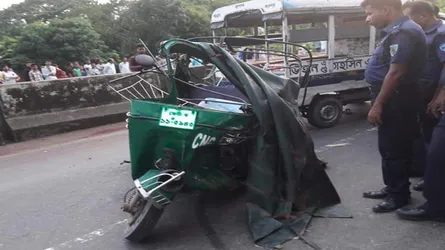 ফেনীতে বাস চাপায় অটোরিকশার ৬ যাত্রী নিহত