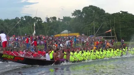 নবাবগঞ্জে ইছামতি নদীতে নৌকাবাইচ