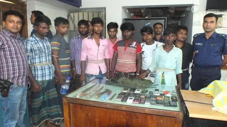 কুলিয়ারচরে দেশীয় অস্ত্রসহ ডাকাত দলের ৯ সদস্য আটক