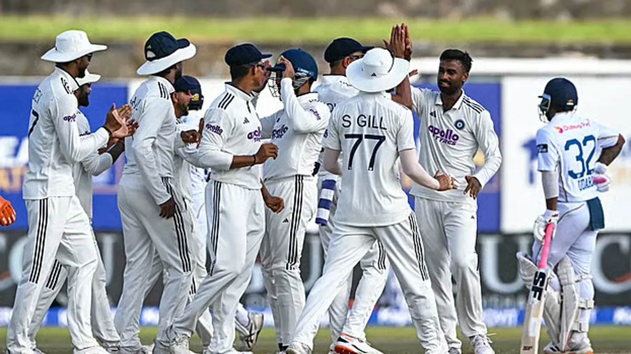 শেষ দিনে ভারতের দরকার ৬ উইকেট, শ্রীলঙ্কার প্রয়োজন ২৮৮ রান