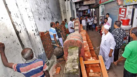 বগুড়ায় মসজিদের জায়গা দখলে আ’লীগ নেতার চেষ্টা ব্যর্থ করলো প্রশাসন
