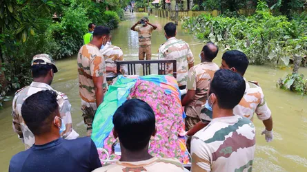 কেরালায় ভয়াবহ বন্যায় মৃতের সংখ্যা বেড়ে হয়েছে ৪৪৫ জন