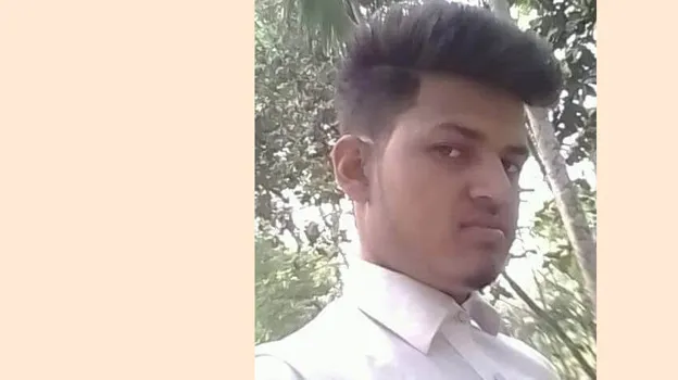 স্কুল ছাত্রকে কাচের টুকরো দিয়ে কুপিয়ে হত্যা
