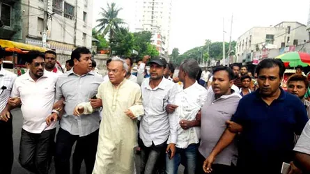 ঢাকা মেডিক্যালের সামনে রিজভীর নেতৃত্বে মিছিল